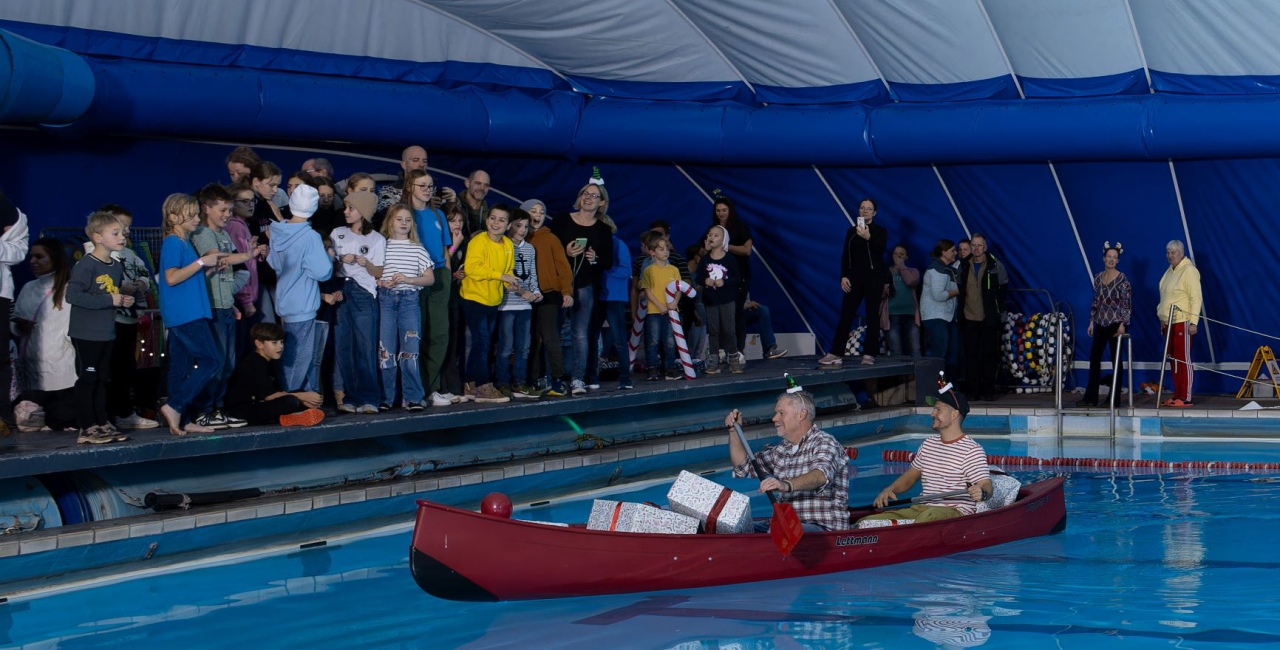 Weihnachtliche Wasserdisco mit Besuch vom Nikolaus persönlich