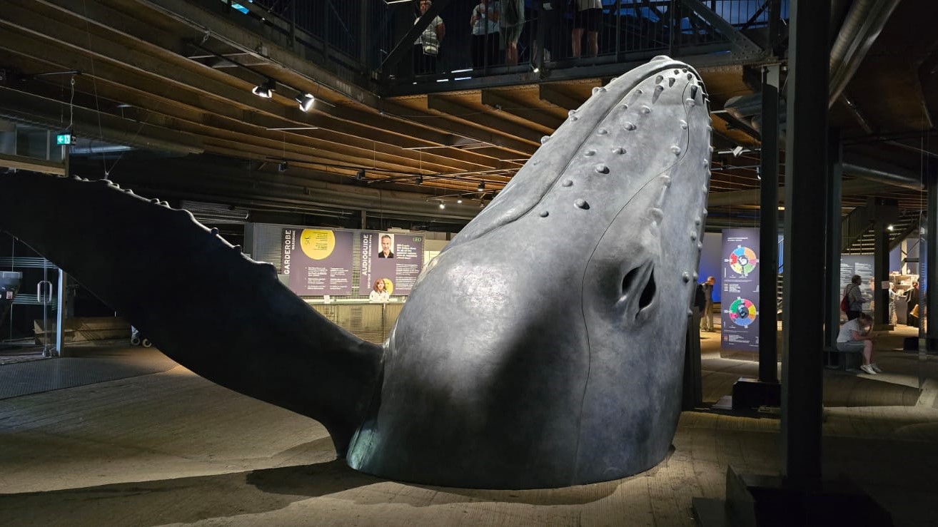 Buckelwal Skulptur - Gasometer Oberhausen / Ausstellung &quot;Planet Ozean&quot;